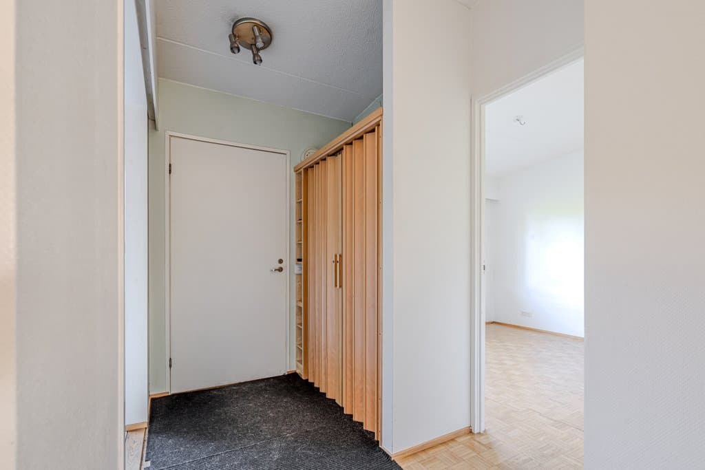 Sisäänkäynti aula
