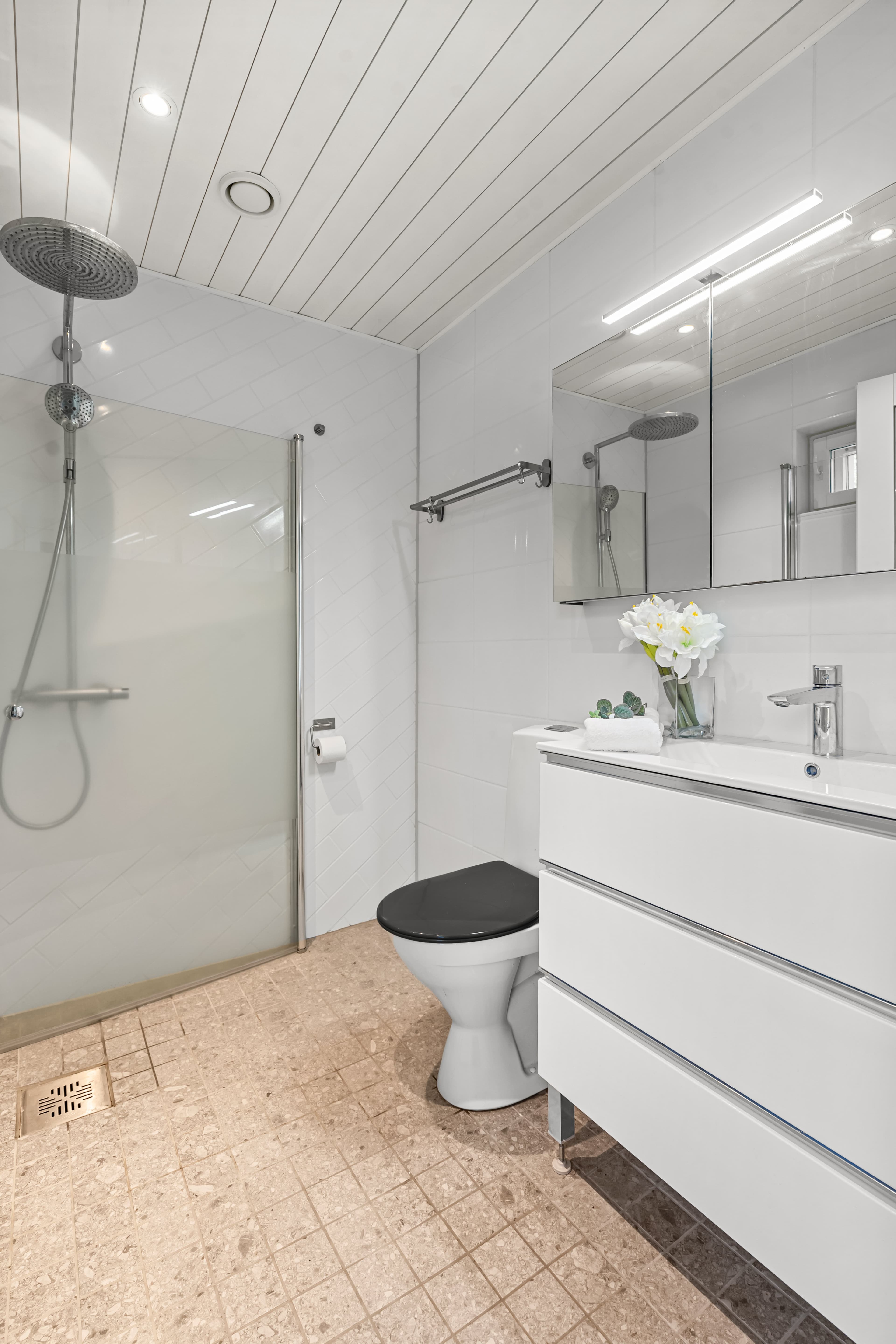 Vuorineuvoksentie 8, Helsinki