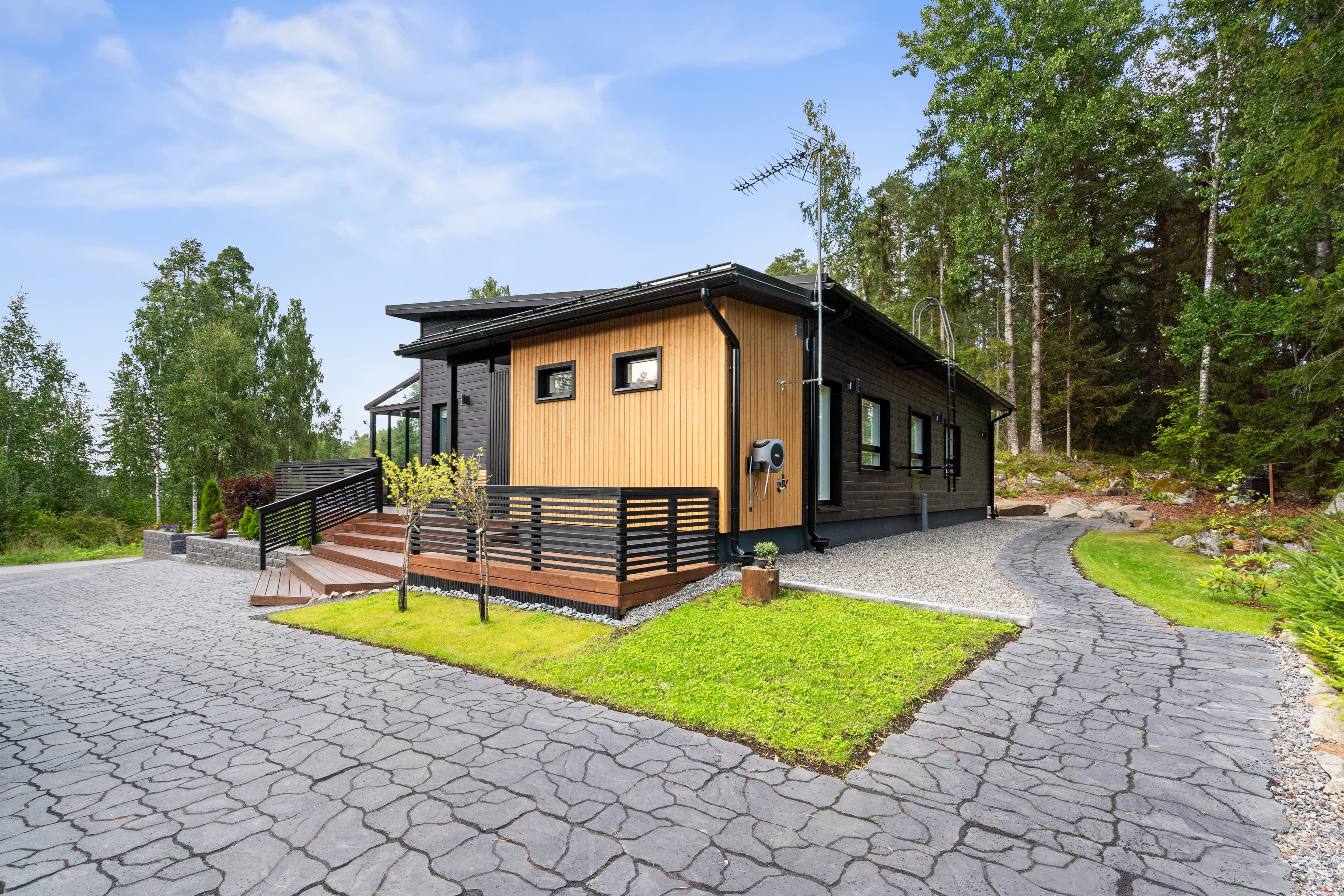 Ahertajankuja 4, Valkeakoski