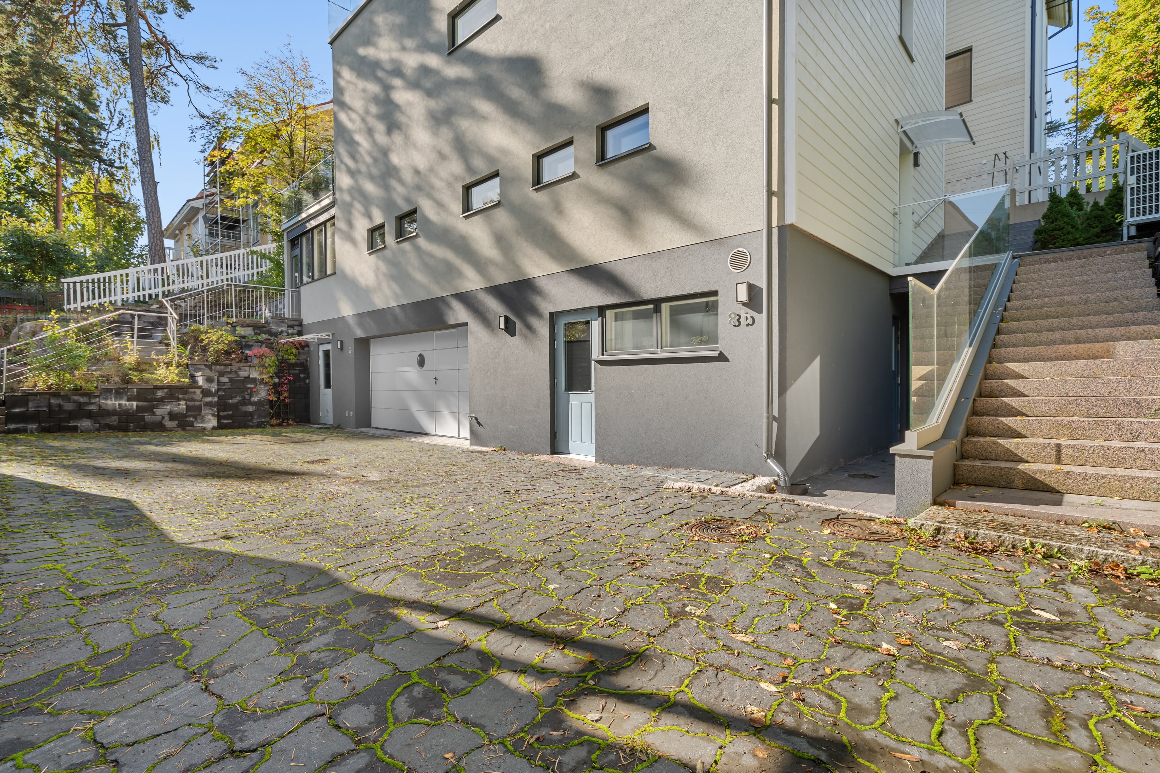 Vuorineuvoksentie 8, Helsinki