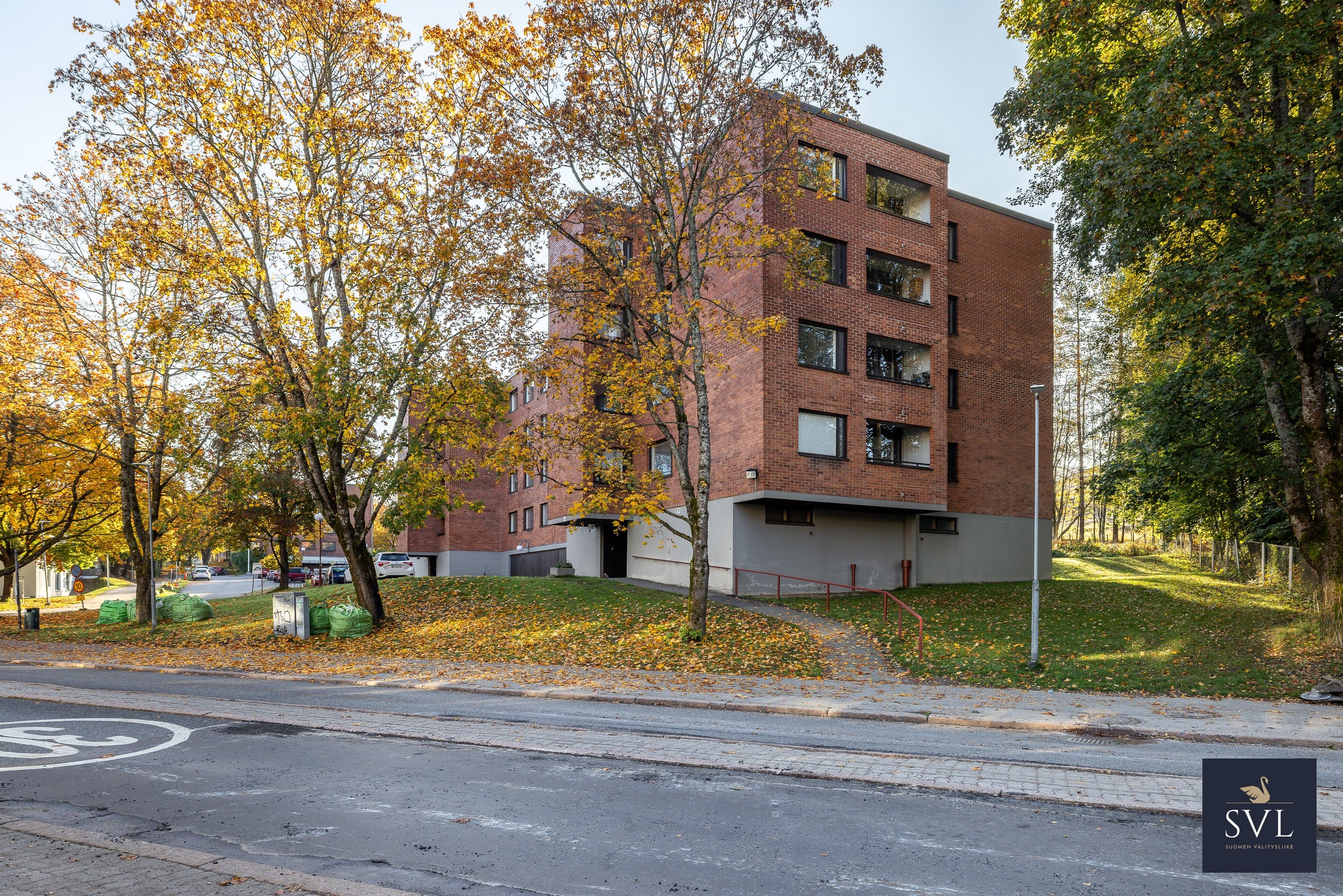 Metsäpurontie 17, Helsinki