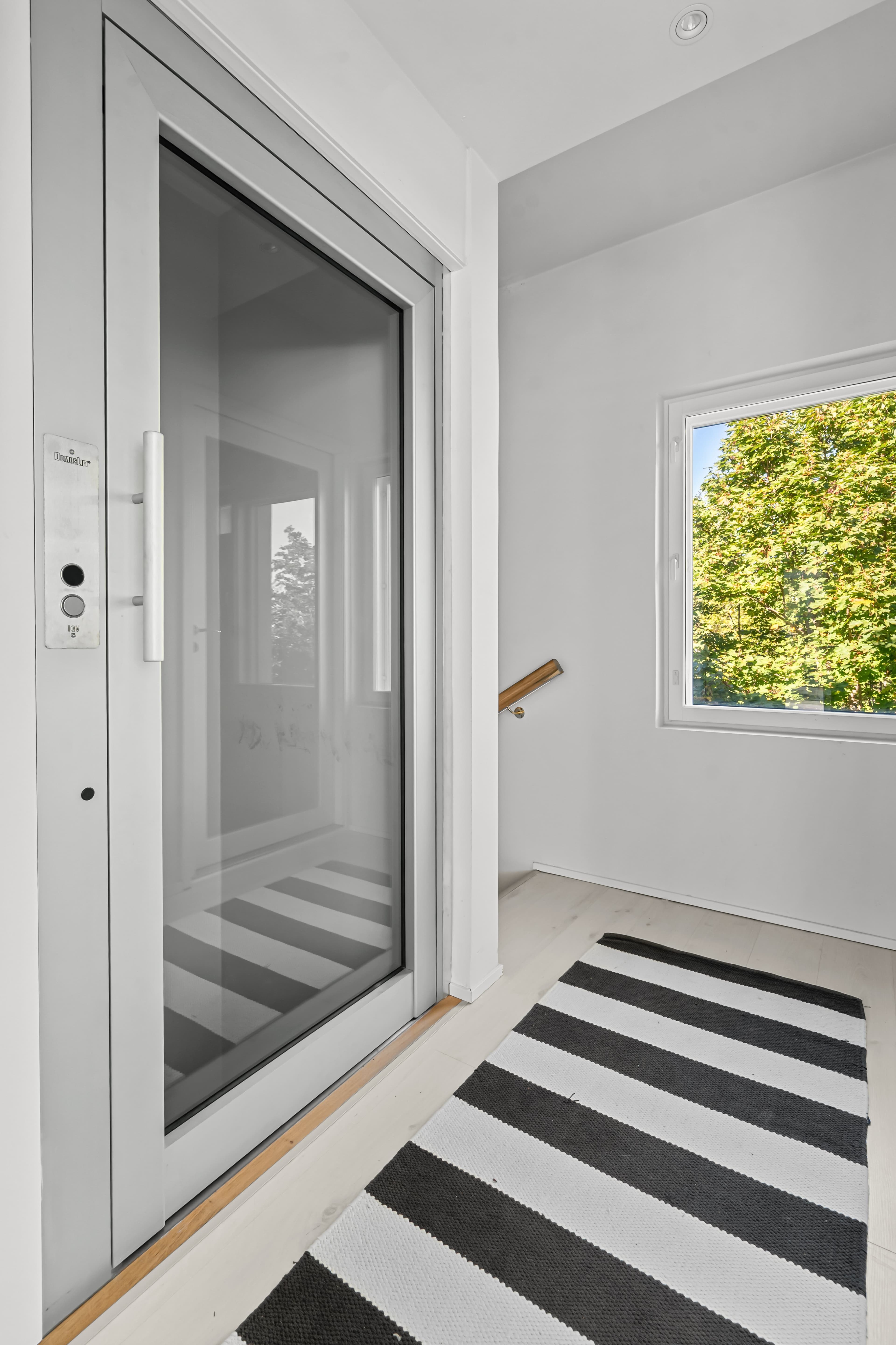 Vuorineuvoksentie 8, Helsinki