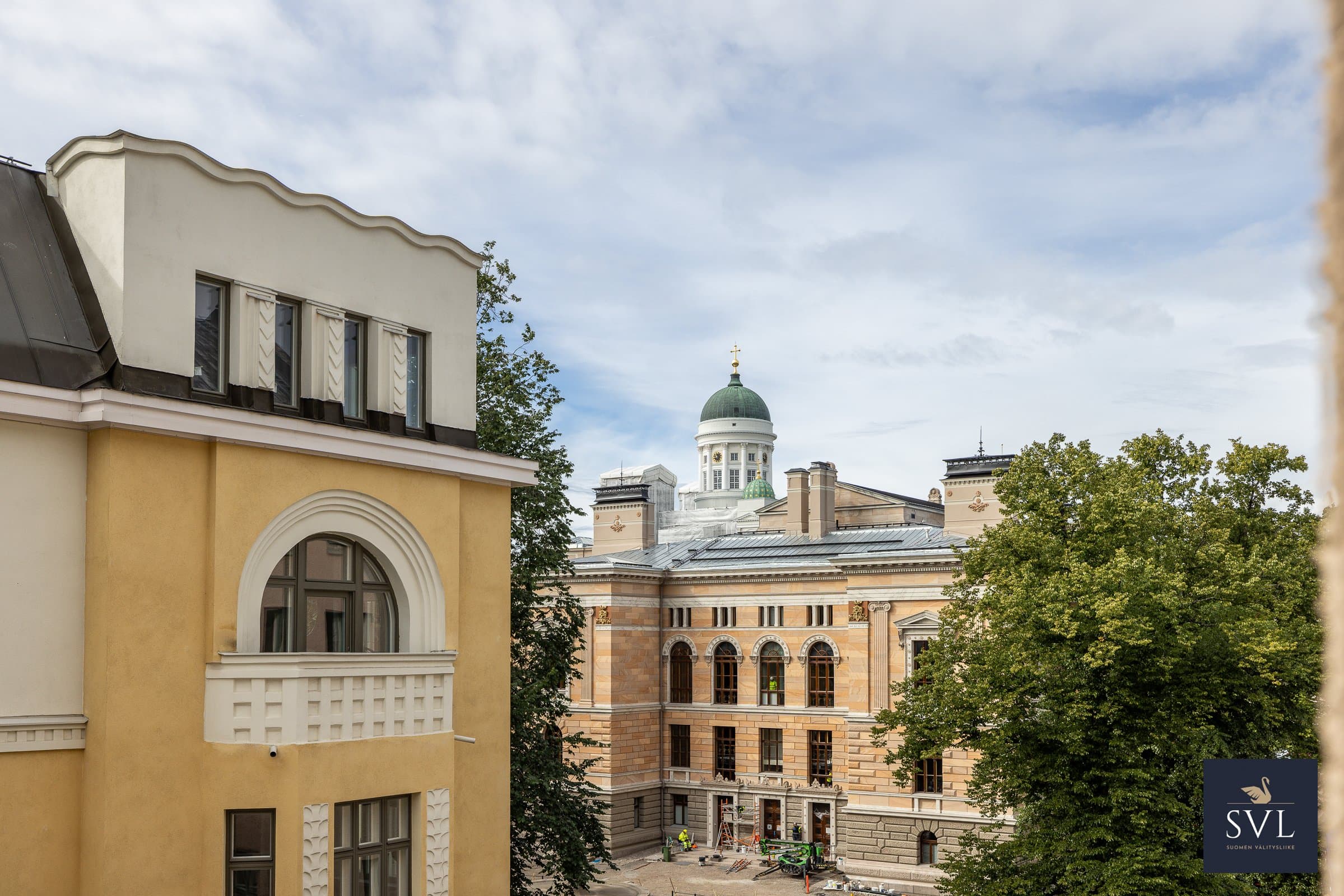 Näkymä Säätytalon puistolle