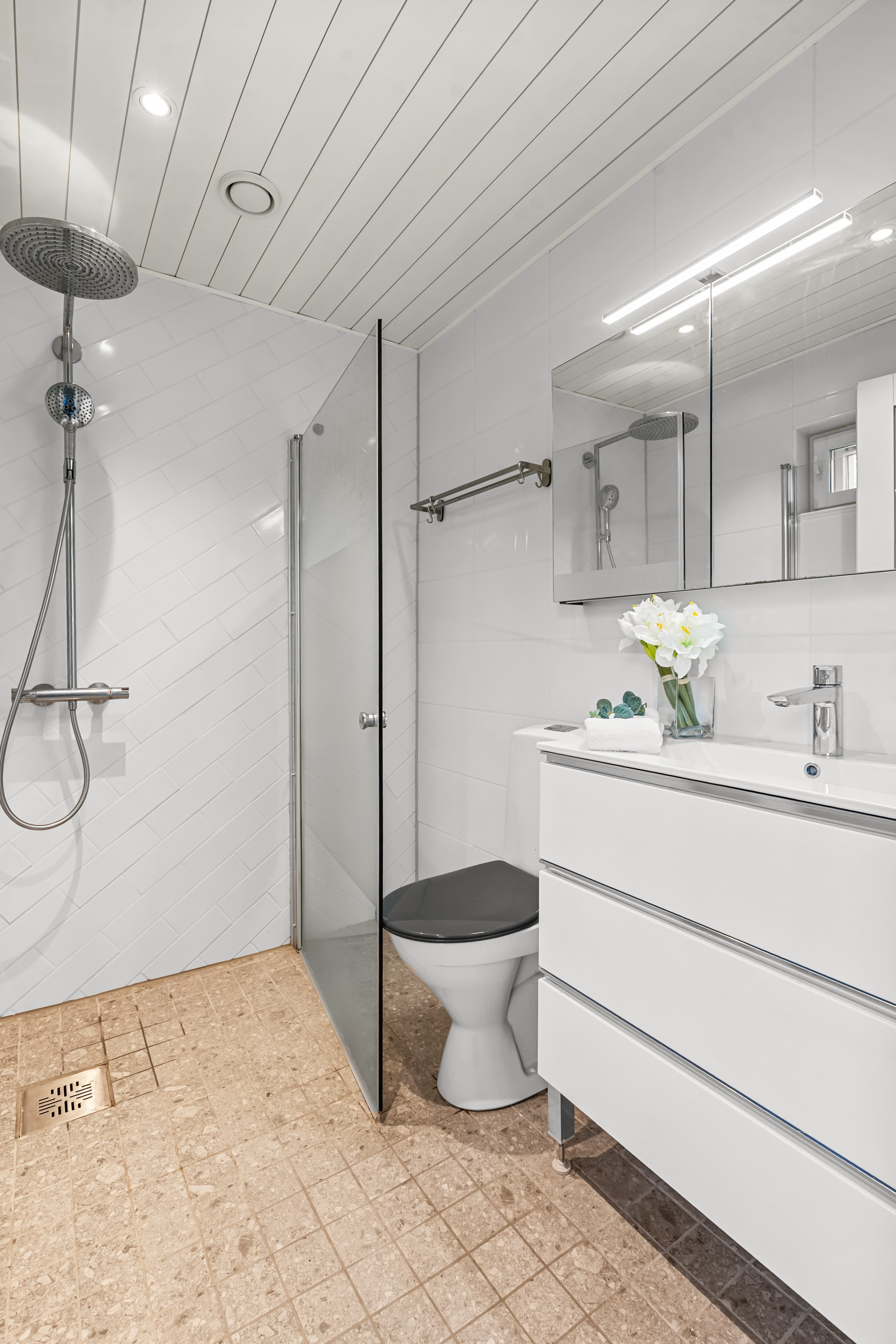 Vuorineuvoksentie 8, Helsinki