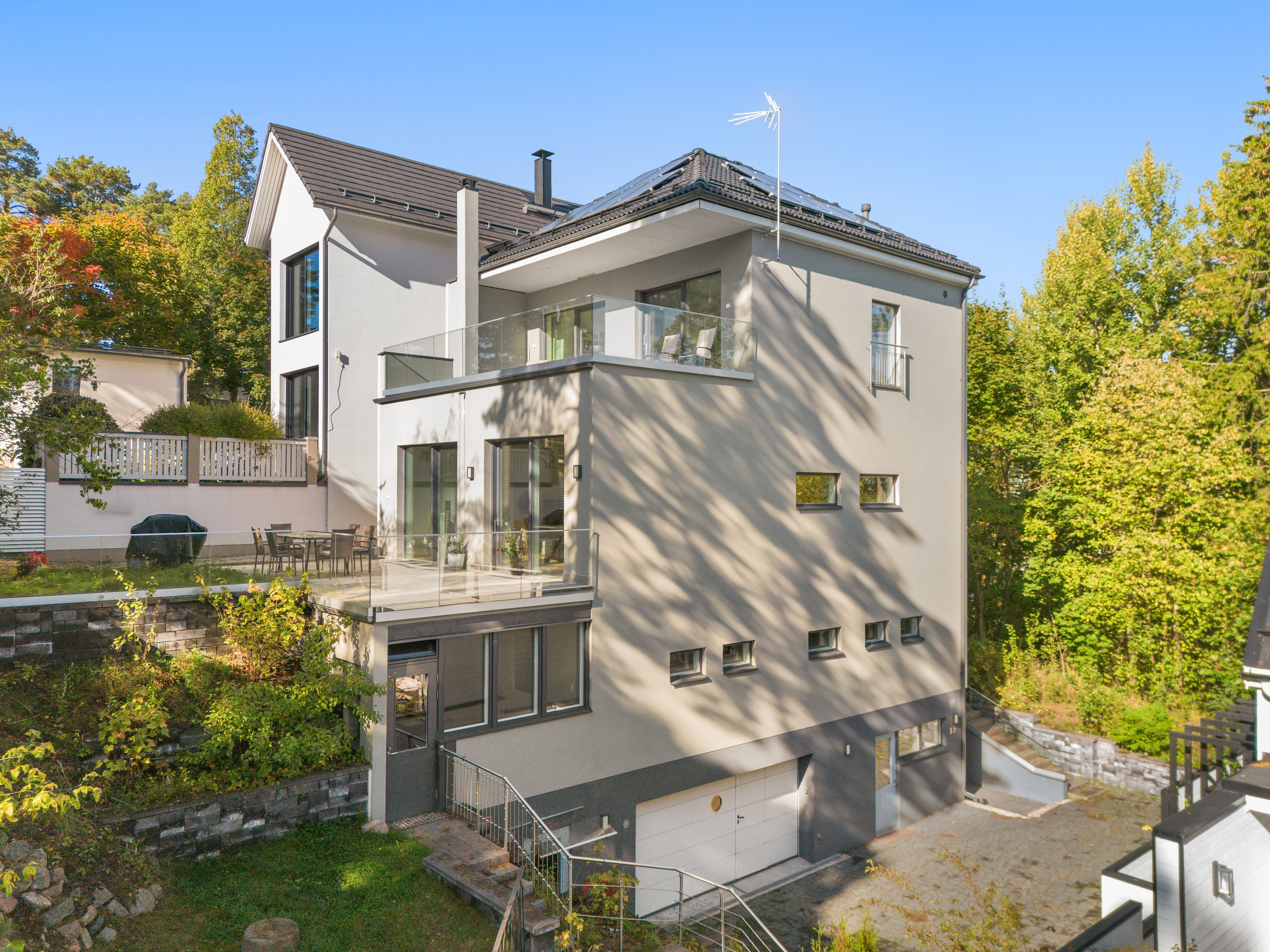 Vuorineuvoksentie 8, Helsinki