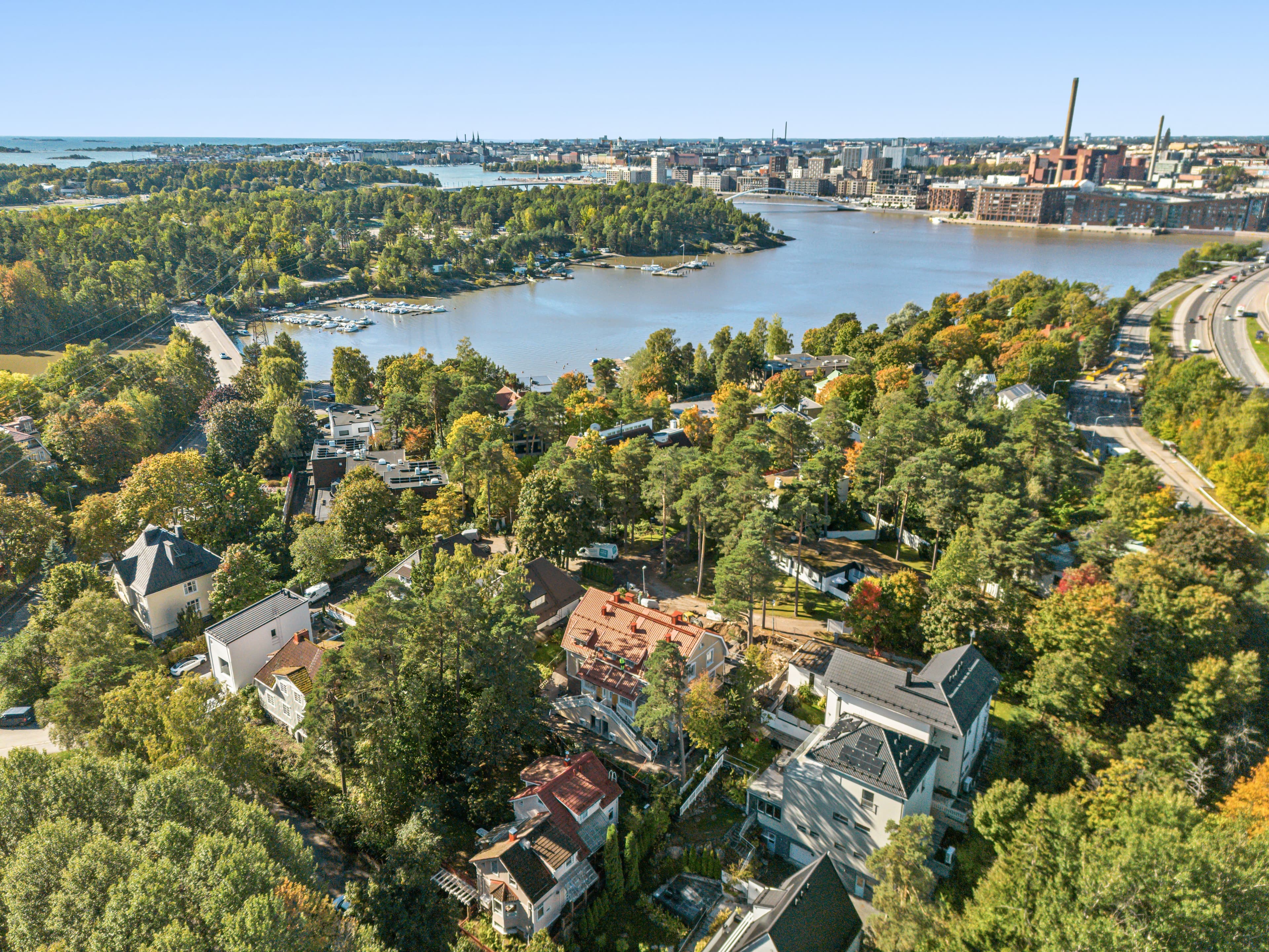 Vuorineuvoksentie 8, Helsinki